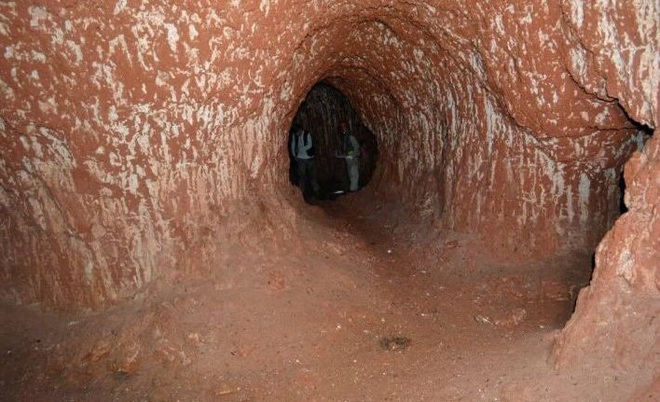 Đi tìm lời giải cho những đường hầm đá bí ẩn tại Nam Mỹ, đầy dấu vết móng vuốt của một loài thú khổng lồ - Ảnh 2.