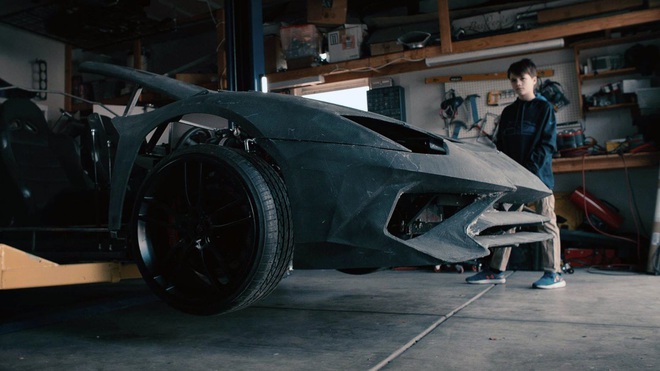 Tự chế siêu xe Lamborghini cho con bằng máy in 3D, ông bố được gửi tặng luôn một chiếc  Aventador S mới cứng nhân dịp Giáng sinh - Ảnh 2.