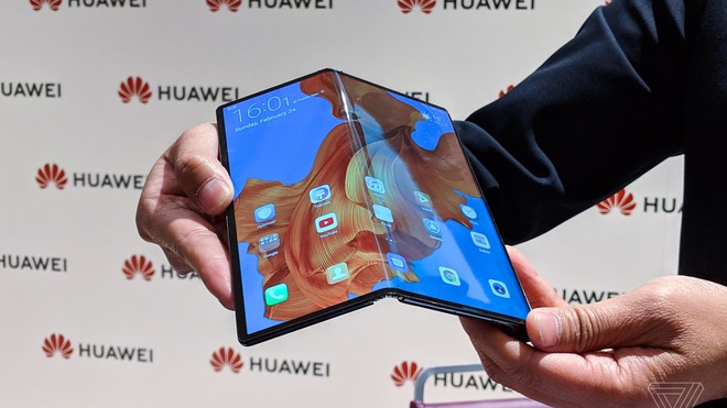 Vừa mới chính thức mở bán, Huawei Mate X đã bị lỗi màn hình nghiêm trọng - Ảnh 1.