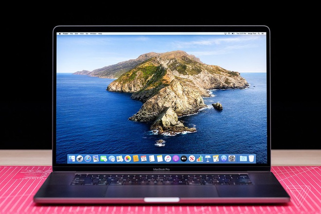 Người dùng phàn nàn vì MacBook Pro 16 inch mới bị lỗi loa và màn hình - Ảnh 1.