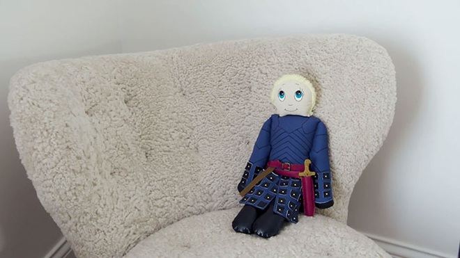 Jaime Lannisters vẫn giữ con búp bê hình Brienne tại căn hộ của mình sau khi Game of Thrones kết thúc - Ảnh 4.