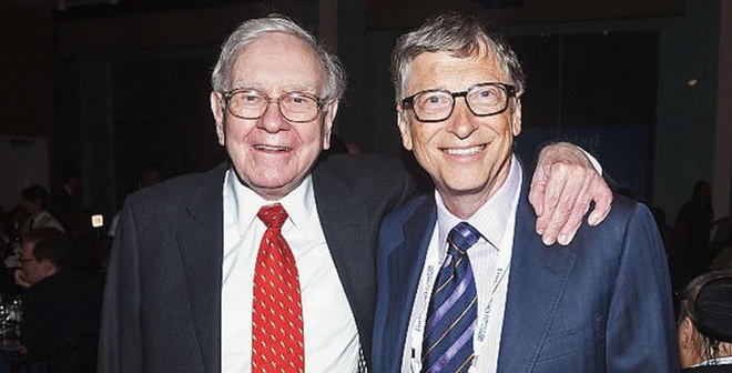 Warren Buffett từng cố “gạ” Bill Gates bỏ 370 triệu đô la mua nhẫn đính hôn từ công ty bán trang sức của ông - Ảnh 1.