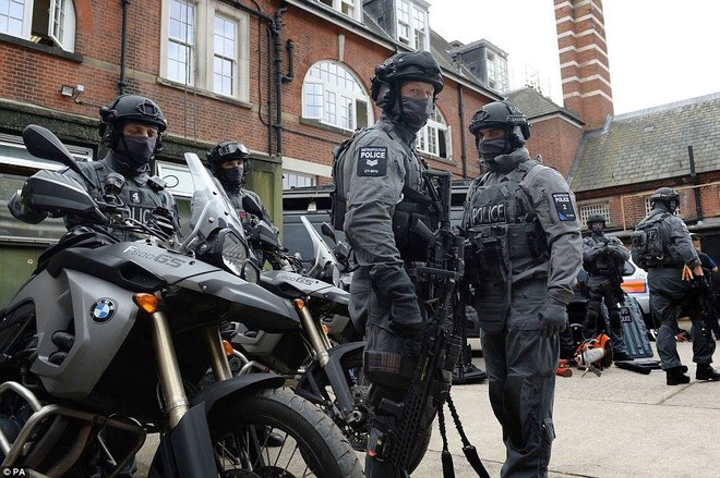 Cảnh sát đặc nhiệm chống khủng bố London được trang bị những loại vũ khí gì? - Ảnh 4.