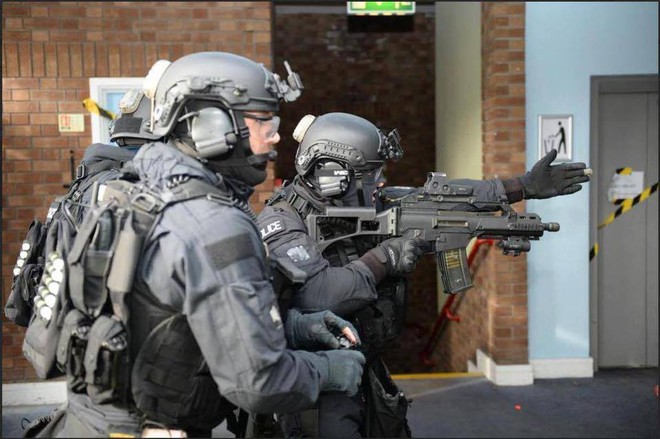 Cảnh sát đặc nhiệm chống khủng bố London được trang bị những loại vũ khí gì? - Ảnh 7.