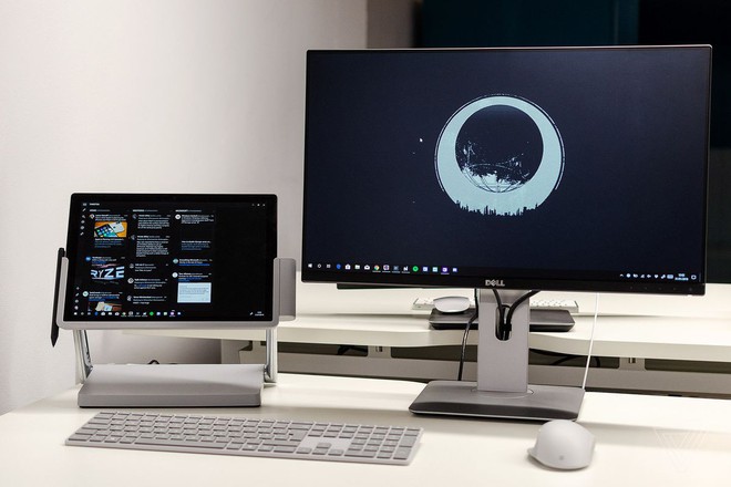 Microsoft Surface Pro biến hình thành Surface Studio đắt tiền chỉ với một phụ kiện độc đáo - Ảnh 1.