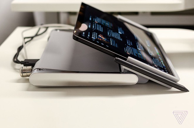 Microsoft Surface Pro biến hình thành Surface Studio đắt tiền chỉ với một phụ kiện độc đáo - Ảnh 5.