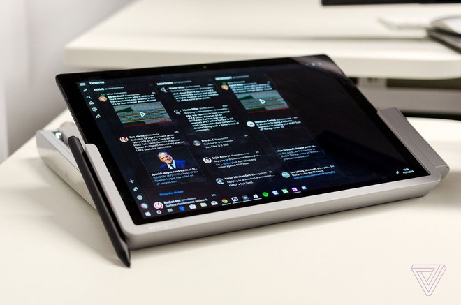 Microsoft Surface Pro biến hình thành Surface Studio đắt tiền chỉ với một phụ kiện độc đáo - Ảnh 6.