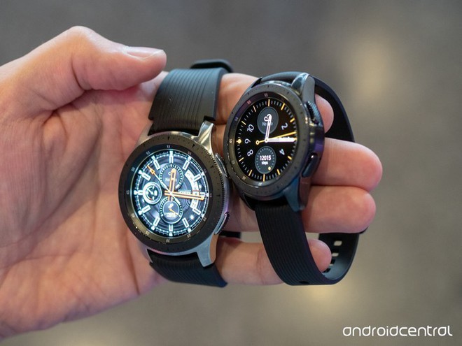 Samsung Galaxy Watch Active sẽ không còn vòng xoay, dày hơn trước và dùng bộ sạc mới? - Ảnh 1.