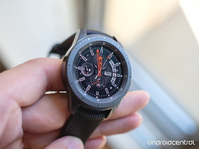 Lộ ảnh mặt đồng hồ và giao diện One UI lần đầu xuất hiện trên Galaxy Watch Active - Ảnh 1.