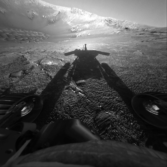 NASA khai tử tàu thăm dò Opportunity: kết thúc sứ mệnh oai hùng, vượt chỉ tiêu tới 14 năm - Ảnh 1.