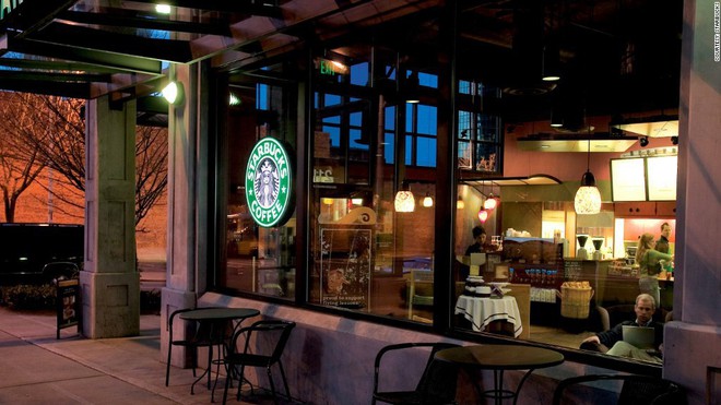Phép màu nào đưa Starbucks từ một cửa hàng rang cafe thành chuỗi thương hiệu trị giá trăm tỉ đô? - Ảnh 10.
