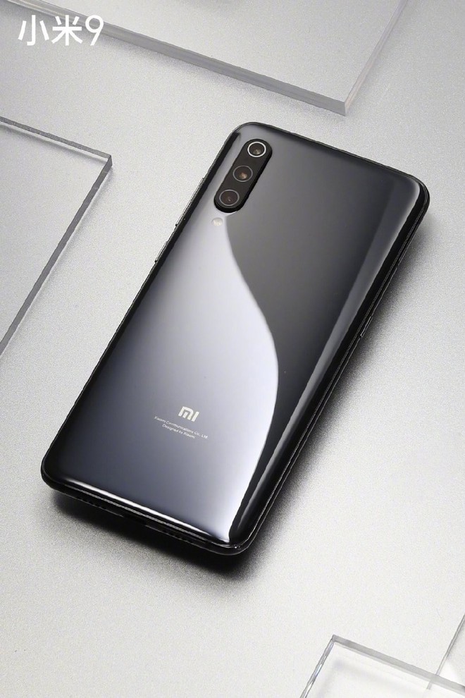 Sếp Xiaomi tuyên bố Mi 9 có cằm mỏng nhất phân khúc giá dưới 14 triệu, có thêm phiên bản màu bạc sang trọng và phụ kiện ốp lưng Alita độc đáo - Ảnh 3.