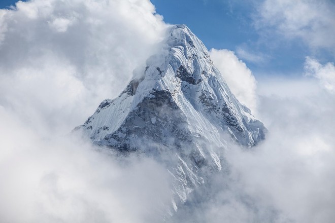 Các nhà khoa học phát hiện bên trong Trái Đất của chúng ta là những rặng núi hùng vĩ hơn cả Everest - Ảnh 2.