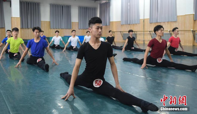 Sự khắc nghiệt kinh hoàng bên trong trường thi Nghệ thuật ở Trung Quốc, nơi tỷ lệ chọi cao bậc nhất thế giới - Ảnh 1.