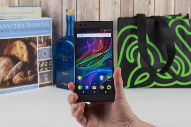 Razer sa thải gần hết nhân viên mảng di động, sẽ không ra mắt Razer Phone 3 - Ảnh 1.