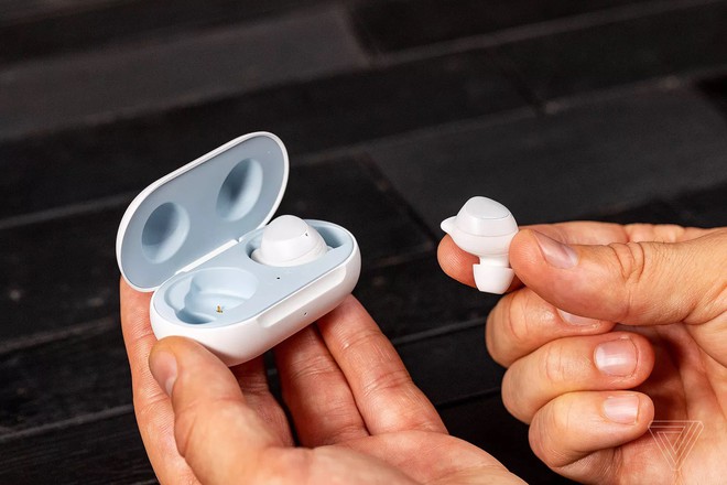 Samsung ra mắt tai nghe true wireless Galaxy Buds: Bluetooth 5.0, sạc không dây, tinh chỉnh bởi AKG, giá tương đương AirPods - Ảnh 2.