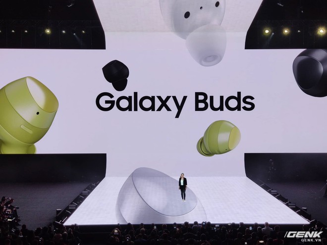 Samsung ra mắt tai nghe true wireless Galaxy Buds: Bluetooth 5.0, sạc không dây, tinh chỉnh bởi AKG, giá tương đương AirPods - Ảnh 1.