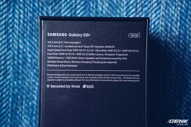Mở hộp Galaxy S10 : Bao bì thân thiện với môi trường, phụ kiện đồng màu với máy - Ảnh 2.