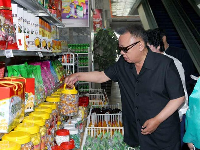 Có gì trong siêu thị đầu tiên ở thủ đô Bình Nhưỡng của Triều Tiên? - Ảnh 6.