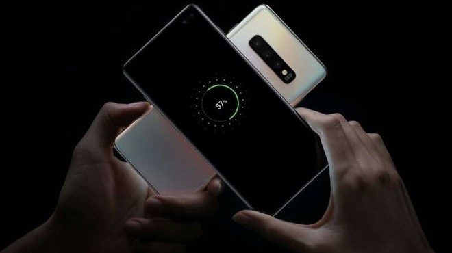 Tính năng sạc không dây ngược của Galaxy S10 yêu cầu dung lượng pin tối thiểu 30% - Ảnh 1.