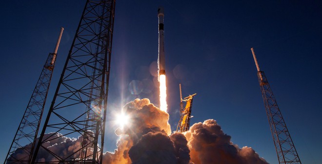 SpaceX vừa phóng thành công 3 tàu vũ trụ mới, 1 sẽ lên đường tới Mặt trăng - Ảnh 2.