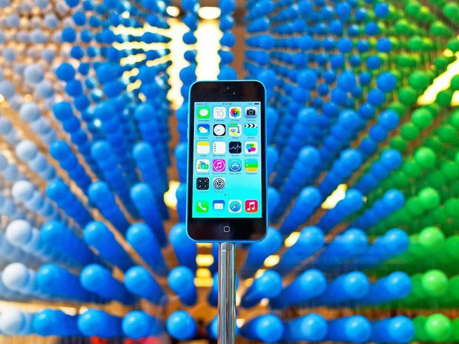 Chiến lược nói không với iPhone giá rẻ đang khiến Apple khốn đốn - Ảnh 2.