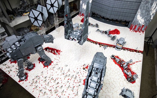 Hơn 100.000 mảnh LEGO được sử dụng để dựng nên mô hình trận chiến Crait trong Star Wars: The Last Jedi - Ảnh 3.