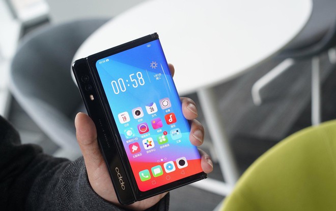 Đến lượt Oppo công bố smartphone màn hình gập của mình, thiết kế trông giống hệt Huawei Mate X - Ảnh 1.