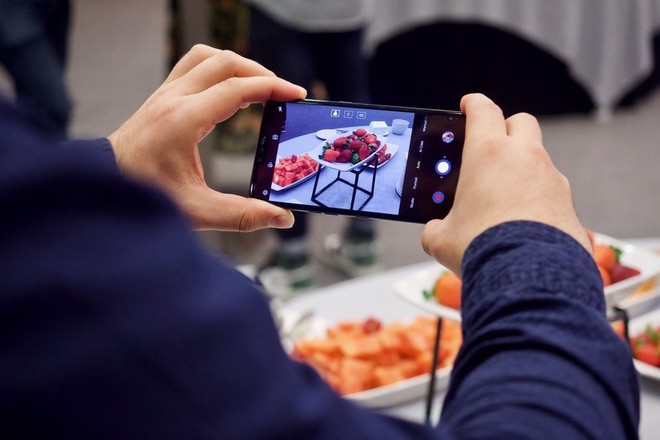 [MWC 2019] LG ra mắt V50 ThinQ: Smartphone 5G, chip Snapdragon 855, có khả năng gắn thêm một màn hình phụ thứ 2 - Ảnh 3.