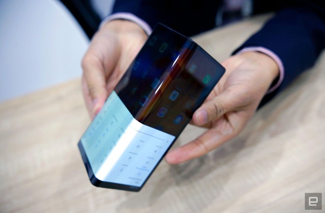 [MWC 2019] Cái nhìn cận cảnh về điện thoại màn hình gập Huawei Mate X - Ảnh 14.