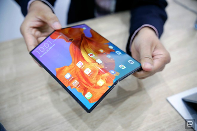 [MWC 2019] Cái nhìn cận cảnh về điện thoại màn hình gập Huawei Mate X - Ảnh 15.