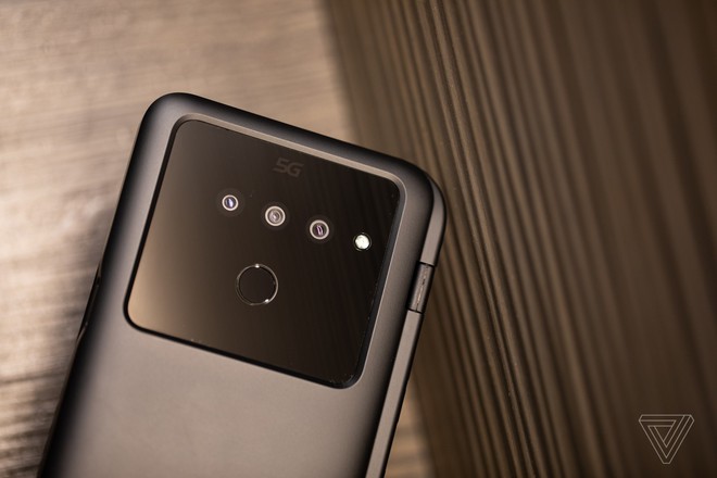 [MWC 2019] Không có smartphone màn hình gập, LG bèn tung ra phụ kiện màn hình phụ cho V50 - Ảnh 6.