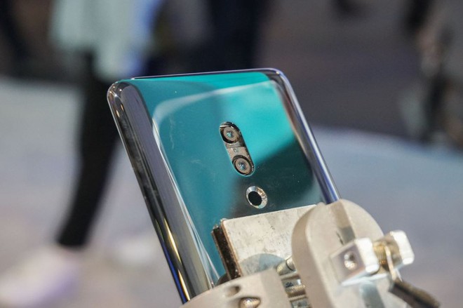 [MWC 2019] Chả ai thèm để ý tới chiếc smartphone không lỗ được Meizu đem ra trưng bày - Ảnh 4.