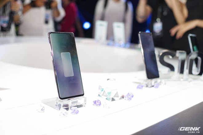 Bộ ba Galaxy S10 chính thức ra mắt ở Việt Nam: giá khởi điểm từ 16 triệu , cao nhất 34 triệu - Ảnh 4.