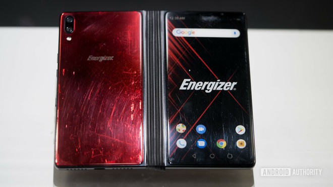 [MWC 2019] Không chỉ có điện thoại pin 18.000mAh, Energizer còn mang đến chiếc điện thoại màn hình gập rẻ nhất hiện nay - Ảnh 3.