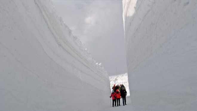 Tuyết phủ cao tới 17m, thung lũng quanh co ở Nhật được mệnh danh là The Wall đời thực - Ảnh 9.