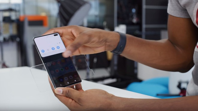 YouTuber công nghệ hàng đầu thế giới làm video giải thích cảm biến vân tay trên Galaxy S10 có hoạt động với miếng dán màn hình hay không - Ảnh 4.