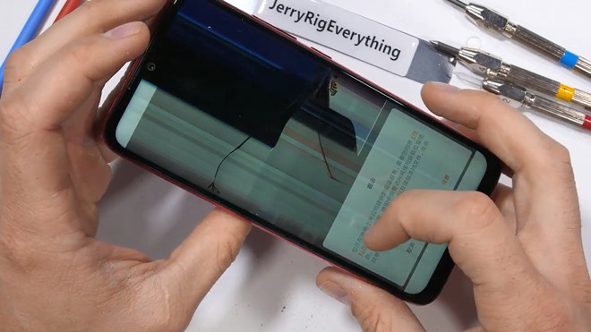 Redmi Note 7 dễ dàng bị bẻ cong bằng tay, không bền như quảng cáo? - Ảnh 8.