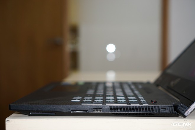 Cận cảnh laptop Asus ROG Strix SCAR II GL504: giá 48 triệu cho Core i7, RTX 2060 - Ảnh 8.