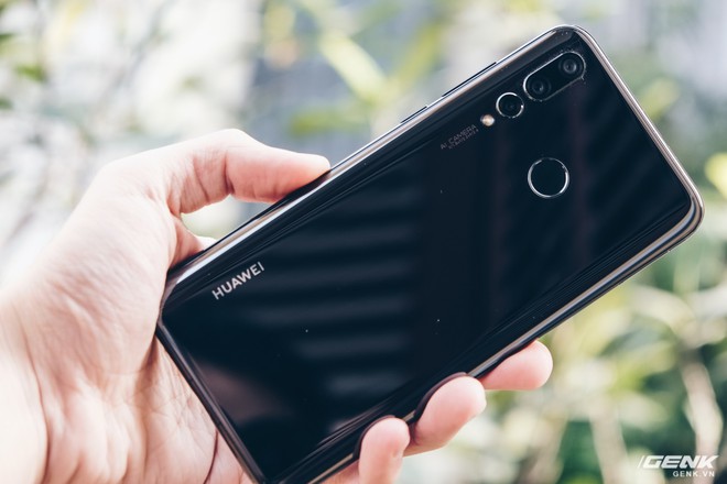 Smartphone năm 2019 sẽ như thế này đây: Trên tay Huawei Nova 4 với màn hình đục lỗ - Ảnh 9.