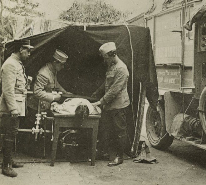 Đọc cuối tuần: Marie Curie và những người phụ nữ chở tia X vào Thế chiến thứ nhất - Ảnh 4.