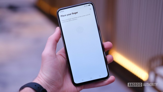 Cận cảnh Vivo APEX 2019: Smartphone không cổng sạc, không nút bấm với cảm biến vân tay toàn màn hình, chạm vào đâu cũng có thể mở khóa - Ảnh 12.