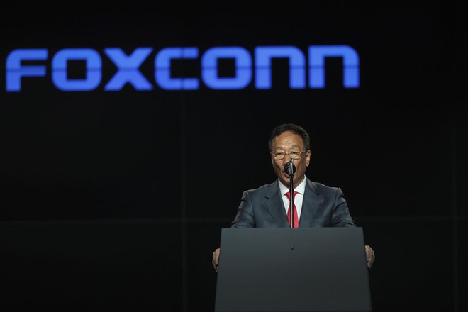 Microsoft kiện Foxconn, cáo buộc nợ tiền bản quyền cả gốc lẫn lãi - Ảnh 1.