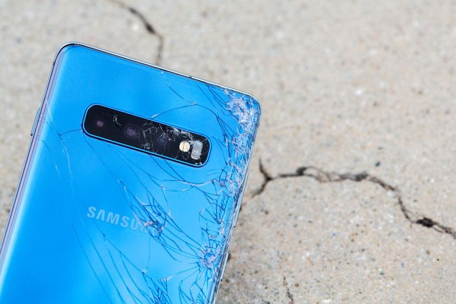 Thử nghiệm thả Galaxy S10 mặt lưng gốm và Galaxy S10 mặt lưng kính: đã hiểu vì sao bản gốm đắt tiền thế - Ảnh 4.