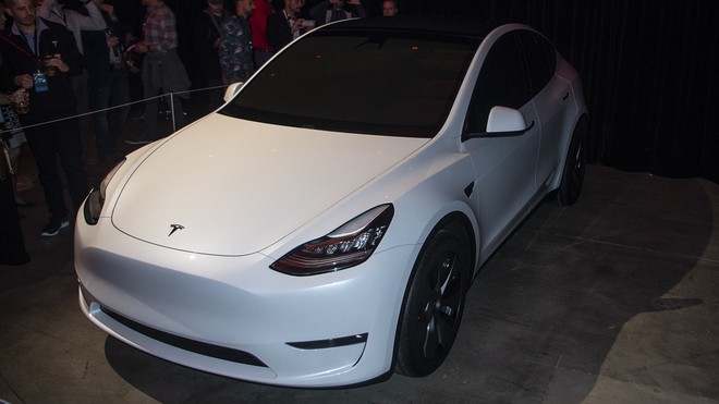 Cận cảnh Tesla Model Y: Không hầm hố và sang trọng, nhưng quá đủ cho một chiếc SUV chạy điện giá cả phải chăng - Ảnh 4.
