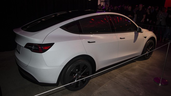 Cận cảnh Tesla Model Y: Không hầm hố và sang trọng, nhưng quá đủ cho một chiếc SUV chạy điện giá cả phải chăng - Ảnh 7.