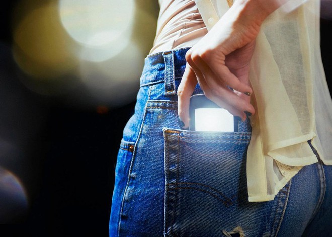 Samsung Galaxy S10 tự động bật sáng màn hình khi để trong túi gây hao pin - Ảnh 2.