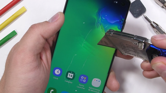 Cảm biến vân tay siêu âm của Galaxy S10 ngưng hoạt động khi màn hình bị xước nặng hoặc vỡ, nhưng xước nhẹ thì không sao - Ảnh 2.