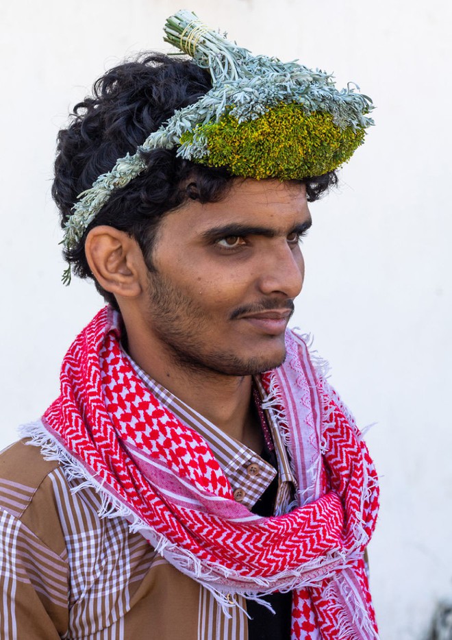 Tưởng chỉ có sa mạc, Saudi Arabia còn là xứ sở của 2000 loại thảo mộc, đàn ông thích đội hoa để làm đẹp và chữa bệnh - Ảnh 10.