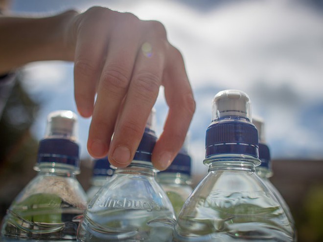 Tạp chí Business Insider: Nước đóng chai chính là cú lừa lớn nhất thế kỷ 21 - Ảnh 6.